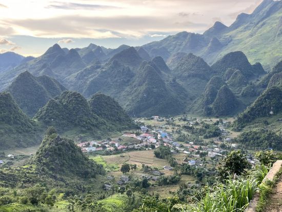 ベトナム最北端の秘境ハザン3泊4日ツアー　絶景と山岳民族に出会う旅＜ハノイ発／食事付き／日本語or英語ガイド＞ 