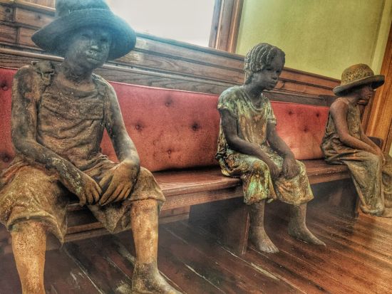 ホイットニー・プランテーション観光ツアー　歴史ある農園を見学し、アメリカ奴隷貿易の過去に触れる ＜英語音声ガイド＞