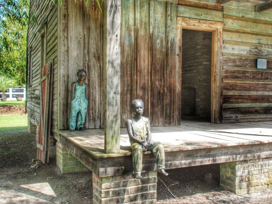 ホイットニー・プランテーション観光ツアー　歴史ある農園を見学し、アメリカ奴隷貿易の過去に触れる ＜英語音声ガイド＞