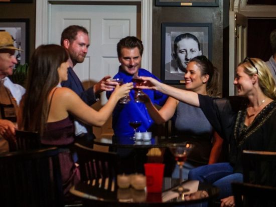 ニューオリンズ　カクテル・ウォーキングツアー　フレンチ・クオーター地区のバーやパブをめぐる　4か所立ち寄り ＜夕方／2.5時間／カクテル試飲3種／英語ガイド＞