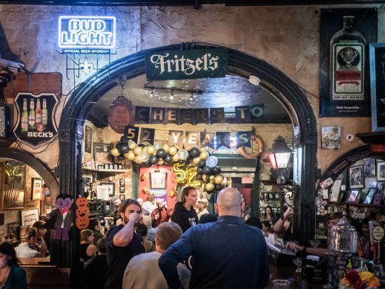 ニューオリンズ　カクテル・ウォーキングツアー　フレンチ・クオーター地区のバーやパブをめぐる　4か所立ち寄り ＜夕方／2.5時間／カクテル試飲3種／英語ガイド＞