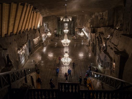 世界遺産ヴィエリチカ岩塩坑　半日観光ツアー 優先入場チケットでご案内＜午前／英語ガイド／クラクフ発＞