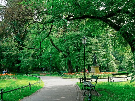 Poland_Krakow_Planty Park_AdobeStock_271181072