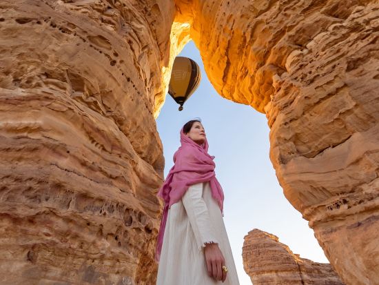 アルウラ熱気球ツアー 感動のサンライズ体験！＜貸切or混載／英語ガイド／往復送迎付き／アルウラ発＞