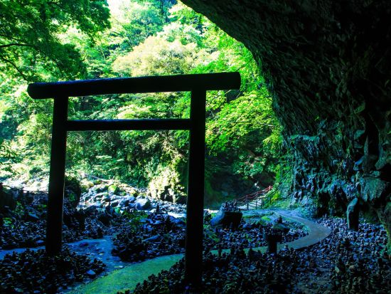 福岡発高千穂日帰りバスツアー　限定ギフト体験!　上色見熊野座神社＋天岩戸神社＋高千穂峡　神話の秘密を探る旅　＜博多発着＞