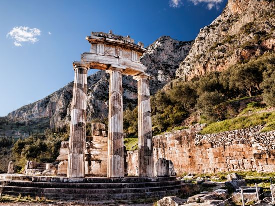 世界遺産デルフィ遺跡観光1日ツアー VRデバイス＋日本語オーディオガイド付き デルフィ村＋アラチョヴァ立ち寄り＜英語／アテネ発＞