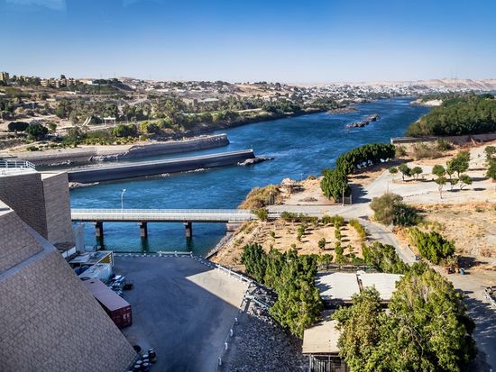 Egypt_aswan_dam_shutterstock_495744442