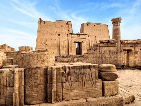 Egypt_Edfu_Temple_of_Horus_shutterstock_491935201