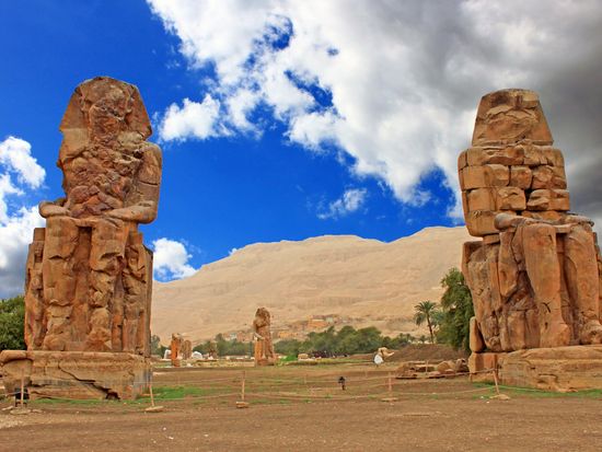 Egypt_Luxor_Colossi of_Memnon_shutterstock_408449143