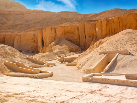 【カイロ発着 カイロ＆ナイル川クルーズ5泊6日】5つ星宿泊！ギザの三大ピラミッド＋古代エジプトの遺跡を巡る優雅な船の旅＜英語／国内線航空券込み＞