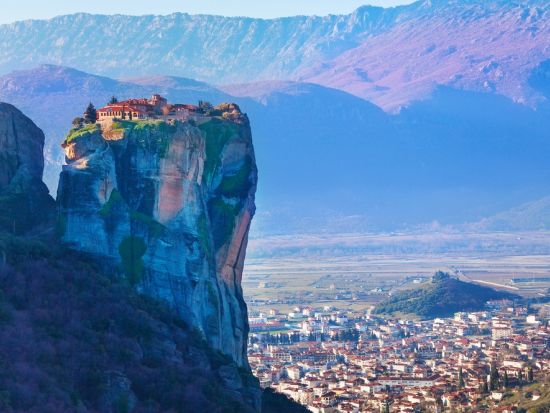 世界遺産メテオラ観光1日ツアー 多言語オーディオガイド＋昼食付き ＜英語ガイド／アテネ発＞