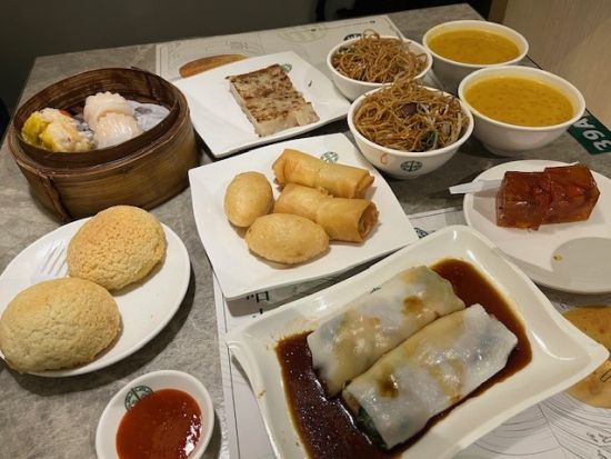 香港島まるごと1日観光ツアー　ミシュラン獲得の香港発点心専門店「添好運（ティム・ホー・ワン）」での飲茶ランチ付き＜日本語ガイド／昼食／香港発＞