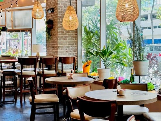 ファイヤー・グリル・ワイキキ　食事券＆事前予約　プライム・リブやロブスターコンボプランなどから選べる ＜朝・夕／ヒルトン・ガーデン・イン・ワイキキビーチ1階＞