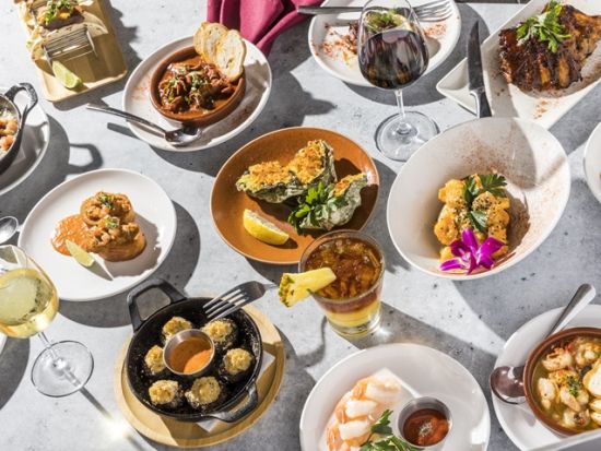 ファイヤー・グリル・ワイキキ　食事券＆事前予約　プライム・リブやロブスターコンボプランなどから選べる ＜朝・夕／ヒルトン・ガーデン・イン・ワイキキビーチ1階＞