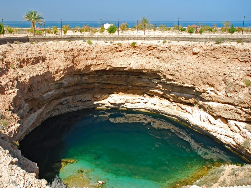Oman_Bimmah_Sinkhole_shutterstock_616705793.jpg