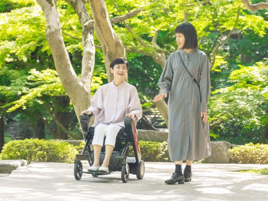 電動車いす貸出サービス　近距離モビリティ「WHILL（ウィル）」C2型またはF型　　新しい移動手段で快適な移動をサポート！＜1～7日間＞