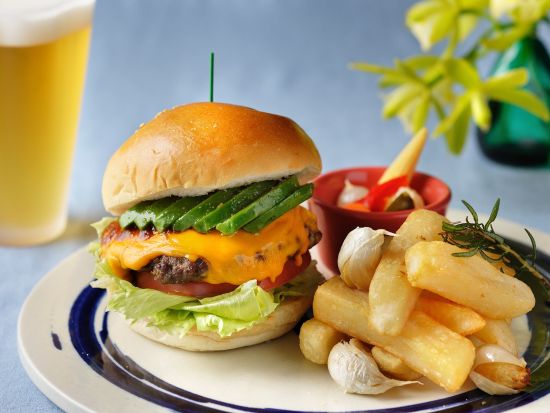 【中国語ガイドがご案内！】沖縄中部バスツアー グルメ・観光・ショッピング 沖縄のイイところをギュッと凝縮！嬉しい贅沢ランチ付＜約10時間／那覇発＞