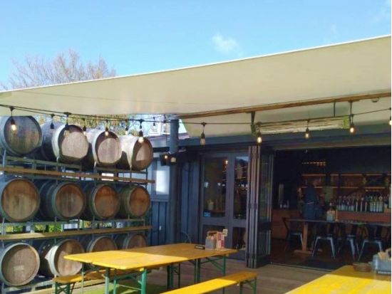 西オークランドワイナリーめぐり　クメウ地区のワイナリ―＆ブリューワリー＋タスマン海を観賞できるムリワイビーチを訪問！＜昼食付／日本語ガイド／オークランド発＞