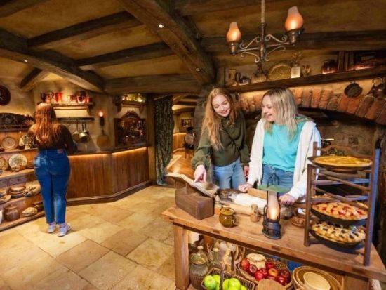 ワイトモ鍾乳洞＆ホビット村1日ツアー　絶景や映画の世界が体験できる2大有名観光スポットを満喫！ランチ付きプランあり＜日本語ガイド／オークランド発＞