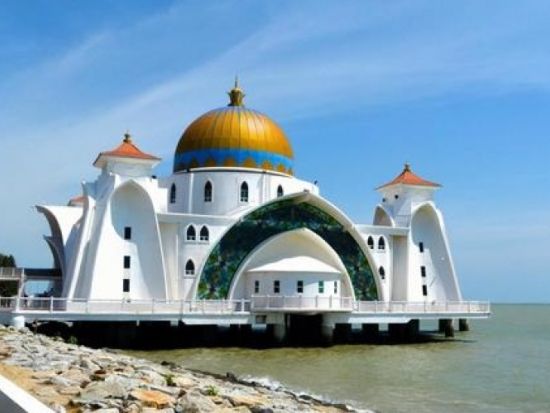 【到着日プラン】空港からそのままマレーシア観光ツアー　白のモスク＋マラッカ＋名物チキンライスボール＜送迎付き／昼食付き／日本語ガイド＞