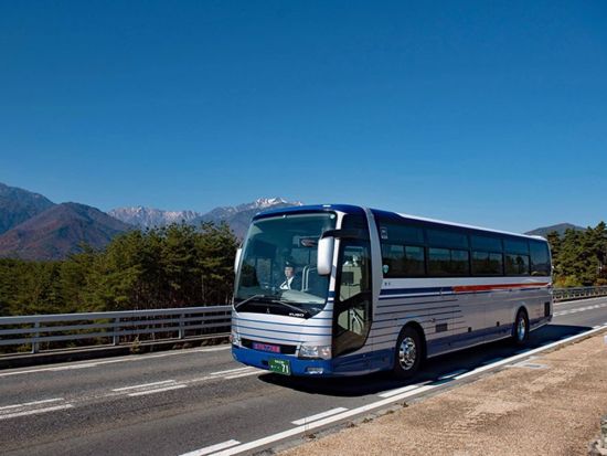 【立山発着】立山黒部アルペンルート通り抜けきっぷ付きバスプラン もどルートバスに乗って出発地に戻って来られる！＜片道／お買物クーポン付き＞