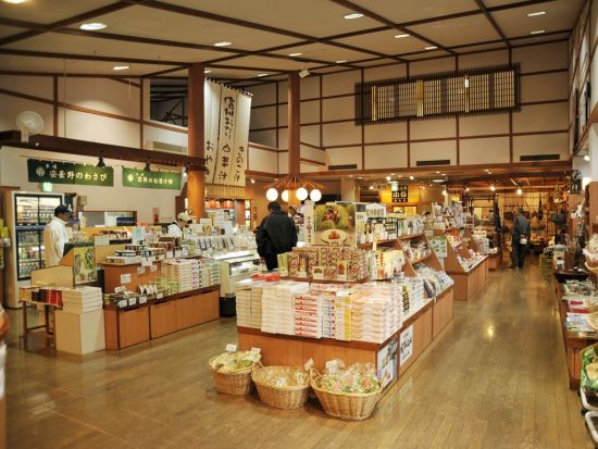 【立山発着】立山黒部アルペンルート通り抜けきっぷ付きバスプラン もどルートバスに乗って出発地に戻って来られる！＜片道／お買物クーポン付き＞