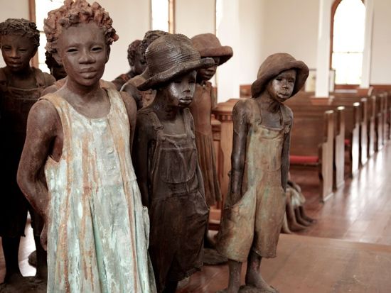 GrayLineNO_Whitney_ChapelWithChildFigures