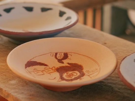 陶芸掻き落とし体験 オリジナルデザインの器を作成 小さなお子様もご参加可能＜半日／沖縄本島北部＞