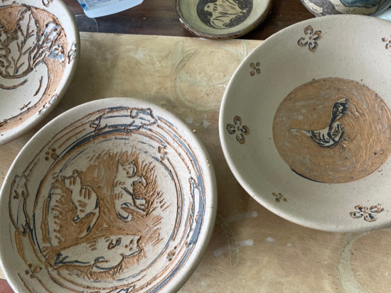 陶芸掻き落とし体験 オリジナルデザインの器を作成 小さなお子様もご参加可能＜半日／沖縄本島北部＞