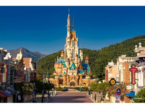 香港ディズニーランド・リゾート「メインストリート・コーナー・カフェ」　アフタヌーンティー事前予約　ディズニーパークならではのアフタヌーンティーを楽しむ