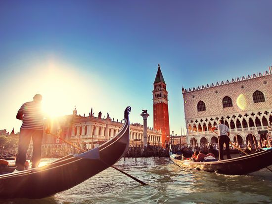 Italy_Venice_Canal_Gondola_AdobeStock_159263360