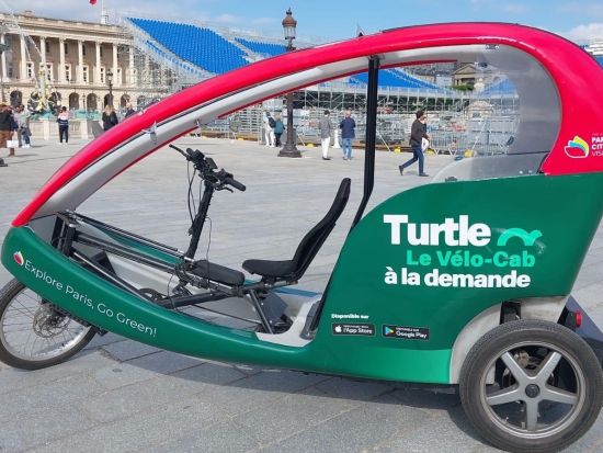 エコフレンドリーな電動人力車でめぐる！プライベートパリ市内観光ツアー＜2時間／送迎付き／日本語オーディオガイドあり＞