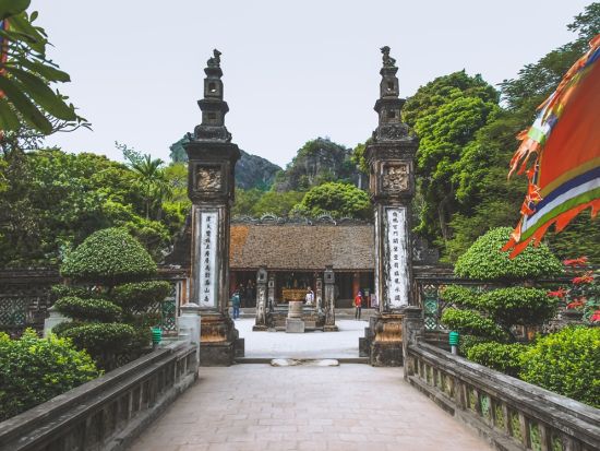 朝ゆったり出発！世界遺産チャンアン＋古都ホアルー観光ツアー　人気店「ホームレストラン」夕食付プランあり＜日本語ガイド／昼食／トレインストリート解散可＞