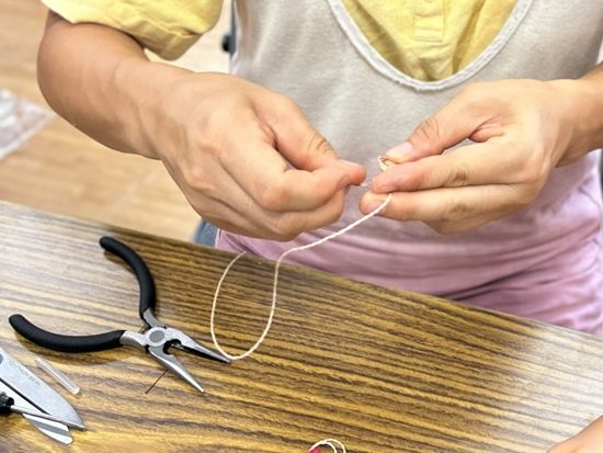 月桃アクセサリー作り体験 沖縄ならではのお土産を手作り 自分だけのピアスやチャームを作成＜1時間／沖縄本島北部＞