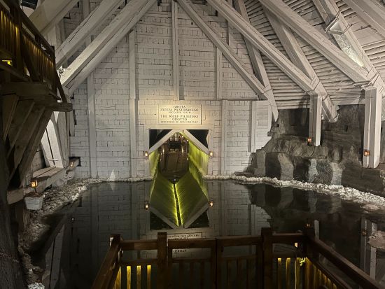 世界遺産ヴィエリチカ岩塩坑　半日観光ツアー 優先入場チケットでご案内＜午前／英語ガイド／クラクフ発＞