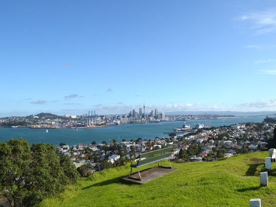 オークランド市内観光＆フェリーで渡るデボンポート＜フェリー乗船／日本語ガイド／オークランド発＞