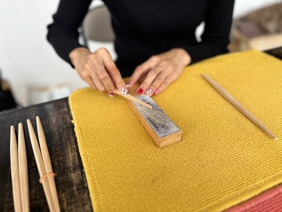 シークヮーサーのお箸作り体験 沖縄ならではのお土産を手作り 3歳から参加可能 自分の手に合わせてお箸を作成＜1時間半／沖縄本島北部＞