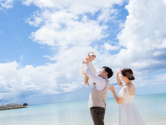 沖縄ウエディングフォトプラン 特別な瞬間を写真に残そう！綺麗な海や大自然など選べる4プランをご用意＜撮影データ・衣装・メイク・小物レンタル付／本島中部 北谷町＞