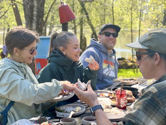フィンランド式夏の楽しみ方！ピヒラヤサーリ島で自然散策＆ピクニックランチ＜5月～8月／午前／英語ガイド／ヘルシンキ発＞