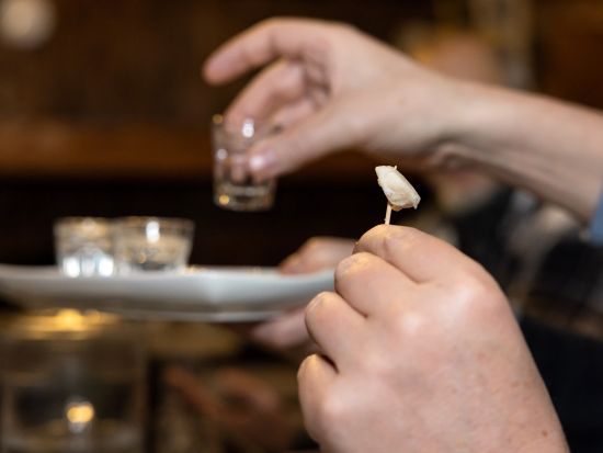 地元ガイドと巡るレイキャヴィーク食べ歩きツアー！アイスランド グルメ体験＜2.5時間／英語ガイド＞