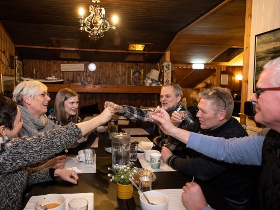 地元ガイドと巡るレイキャヴィーク食べ歩きツアー！アイスランド グルメ体験＜2.5時間／英語ガイド＞