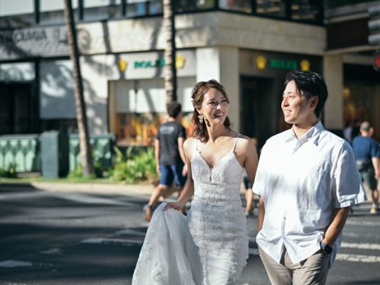 ハワイ ウェディングフォト　ビーチ、パークなど選べる5つのロケーション　撮影アテンド、送迎付き（撮影・衣装・メイク）　大人気レストラン大階段での撮影プランあり