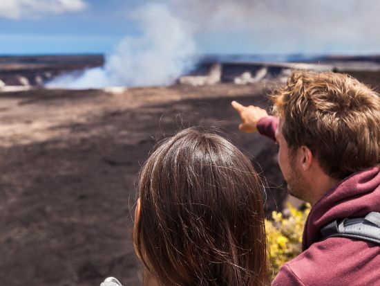 ハワイ島 世界遺産キラウエア火山日帰りツアー　昼のハレマウマウ火口＆黒砂海岸 ＜昼食付き／日本語ガイド＞