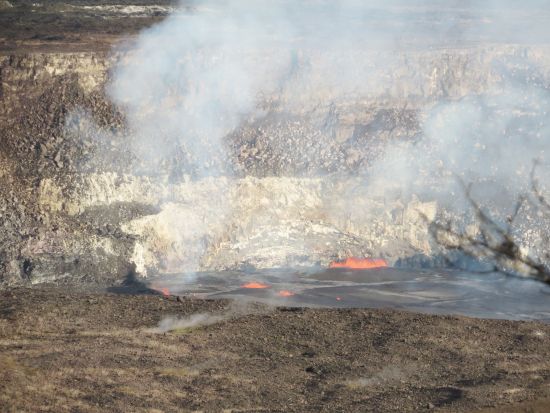 ハワイ島 世界遺産キラウエア火山日帰りツアー　昼のハレマウマウ火口＆黒砂海岸 ＜昼食付き／日本語ガイド＞