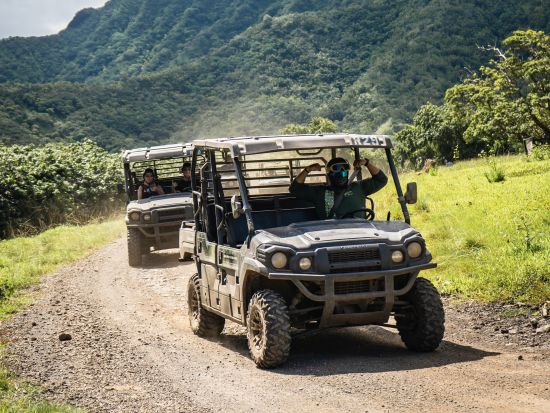 クアロア・ランチ　四輪バギー体験（2時間または3時間） 映画ロケ地と絶景の中を駆け抜ける爽快アクティビティ！1台最大6名まで乗車可能＜送迎付きプランあり＞