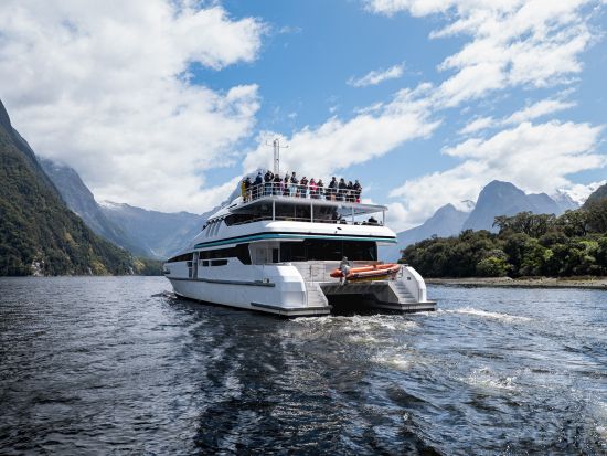 世界遺産フィヨルドランド国立公園 ミルフォード・サウンドクルーズ＜クイーンズタウン or テ・アナウ発着＞