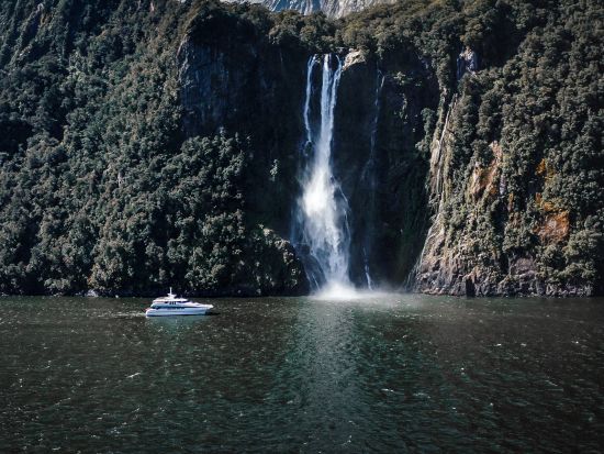 世界遺産フィヨルドランド国立公園 ミルフォード・サウンドクルーズ＜クイーンズタウン or テ・アナウ発着＞