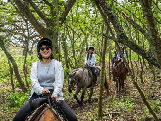 クアロア・ランチ　乗馬体験(2時間)　映画ロケ地にもなった雄大な大自然を馬に乗って満喫！＜送迎付きプランあり＞