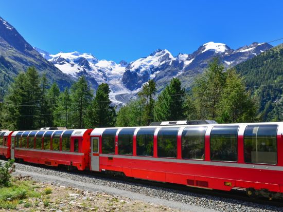 ベルニナ急行で行く！スイス日帰りツアー　鉄道やバスのチケットは全部お任せ！自由気ままに個人列車旅＜ミラノ発＞