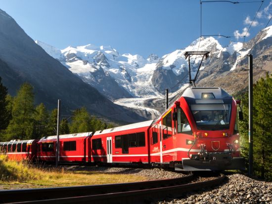 ベルニナ急行で行く！スイス日帰りツアー　鉄道やバスのチケットは全部お任せ！自由気ままに個人列車旅＜ミラノ発＞